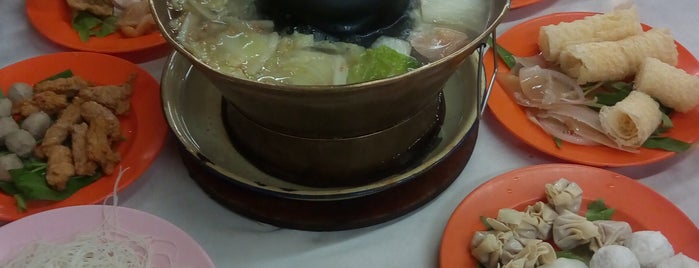 Goh Huat Seng Steamboat (吴发成菜馆) is one of Food - pg.