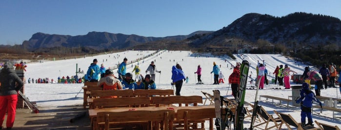 南山滑雪场 Nanshan Ski Village is one of Intern Life 2013.