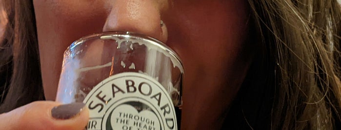 Seaboard Brewing | Taproom | Wine Bar is one of Tempat yang Disukai Alex.