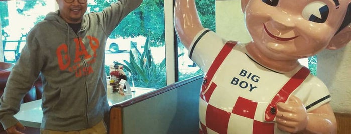 Bob's Big Boy is one of places i love going.