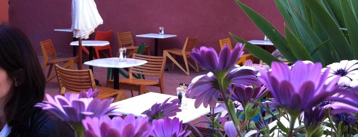 Red House Bistro is one of Lugares favoritos de Irem.