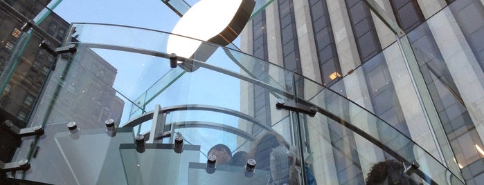 Apple Fifth Avenue is one of สถานที่ที่บันทึกไว้ของ Bruna.