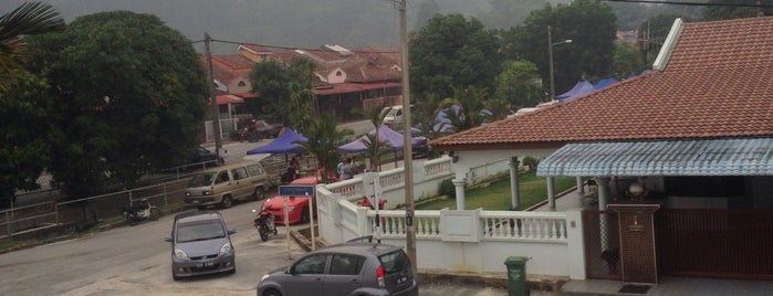 Pasar Malam Bukit Sekilau is one of Pasar Malam (Night Market) Kuantan, Pahang.