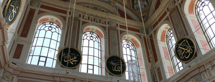 Ortaköy Camii is one of Lugares favoritos de Resul.