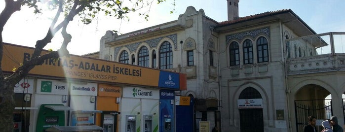 Kadıköy - Beşiktaş / Adalar Vapur İskelesi is one of İstanbul'un İskeleleri.