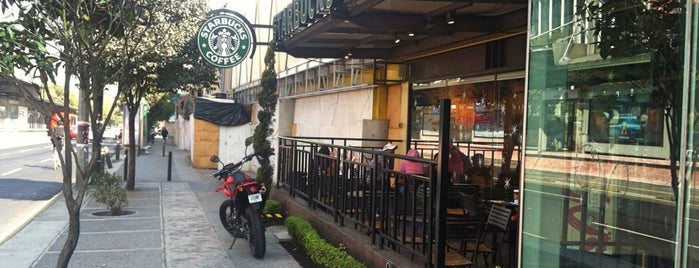 Starbucks is one of Tempat yang Disukai Paola Gabriela.