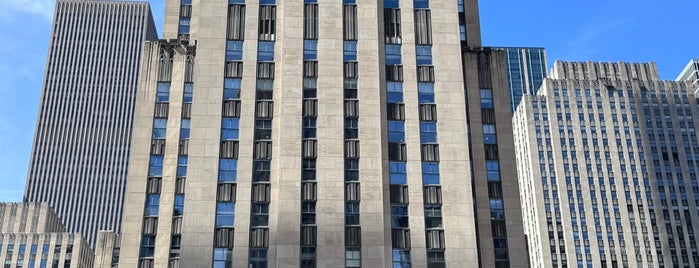 Rockefeller Plaza is one of Lugares favoritos de Caio Weil.