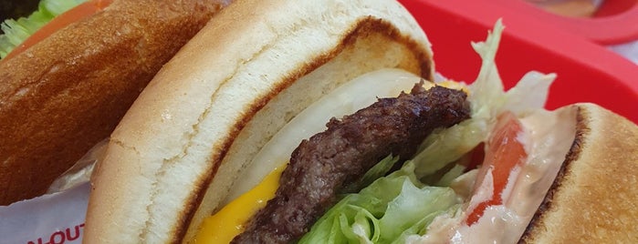 In-N-Out Burger is one of Orte, die Tumara gefallen.