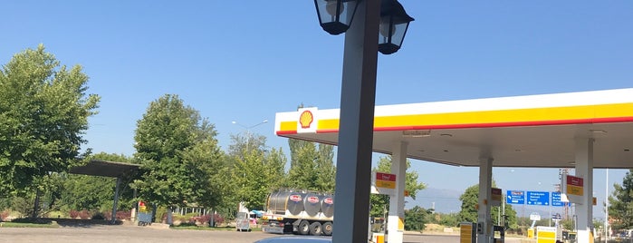 Shell is one of สถานที่ที่ Yılmaz ถูกใจ.