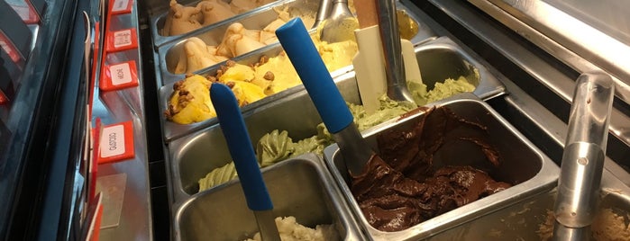 Gelateria Gianni is one of Esraさんのお気に入りスポット.