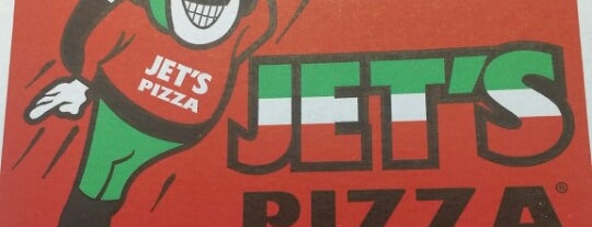 Jet's Pizza is one of สถานที่ที่ Andre ถูกใจ.