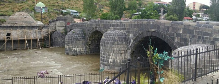 Taş Köprü is one of Mehmet 님이 저장한 장소.
