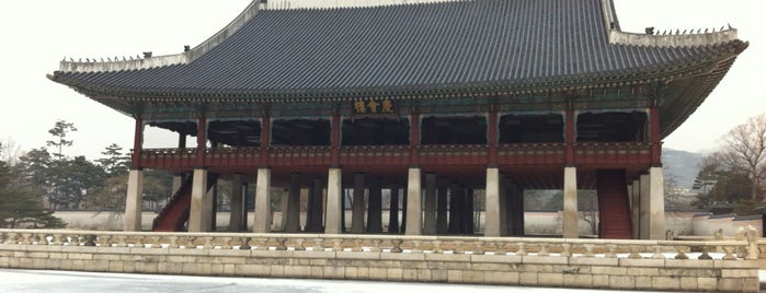 Gyeongbokgung Palace is one of 한국인이 꼭 가봐야 할 국내 관광지(Korea tourist,大韓民国観光地).