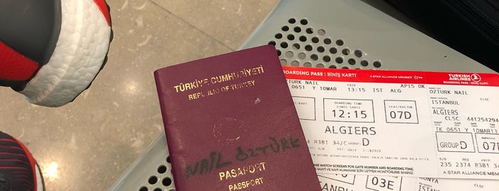 Atatürk Havalimanı Dış hatlar gidiş is one of ♦️ 님이 좋아한 장소.