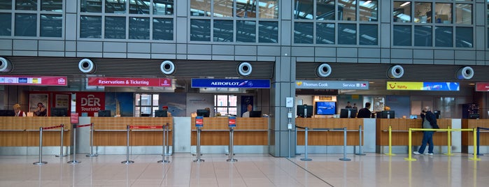 Hamburg Airport Helmut Schmidt (HAM) is one of Orte, die Mona gefallen.