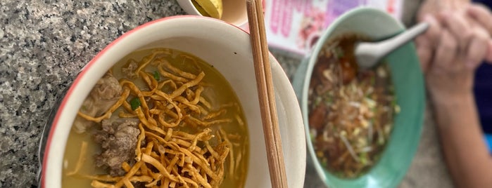 ก๋วยเตี๋ยวลูกทุ่ง (ลูกชิ้นยักษ์) is one of Top picks for Ramen or Noodle House.