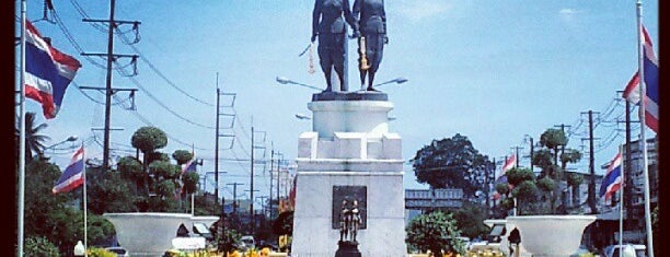 Thep Kasatri & Si Sunthon Heroines Monument is one of Lugares favoritos de Onizugolf.