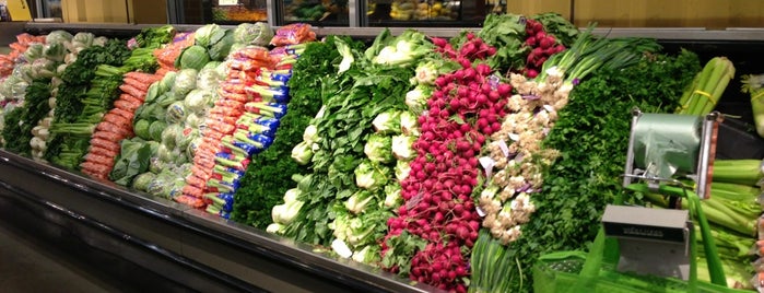 Whole Foods Market is one of Lieux qui ont plu à Marisa.
