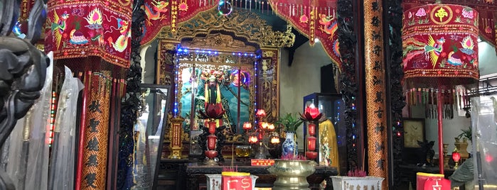 Miếu Quan Đế - Hội Quán Nghĩa Nhuận 義潤會館 is one of Phatさんの保存済みスポット.
