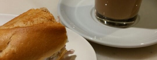 El Cafetin De Fernando VI is one of Dilaraさんの保存済みスポット.