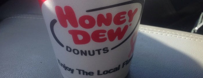 Honey Dew Donuts is one of Holly 님이 좋아한 장소.