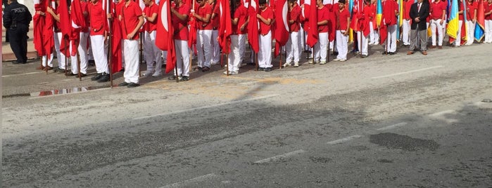 Atatürk Caddesi is one of Ben Yeni Bmw Türkiye Araba Alacam 2015.