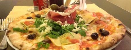 Lo Schiaccianoci is one of pizza no-stop.