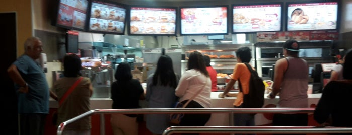 KFC is one of Tempat yang Disukai kike.