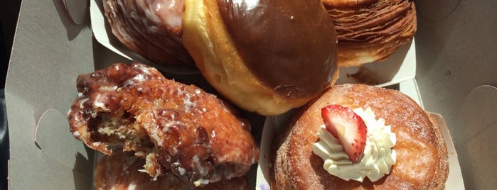 DK's Donuts and Bakery is one of Lieux qui ont plu à Jessie.