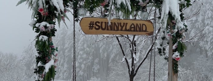 Sunny Land is one of Bosina.