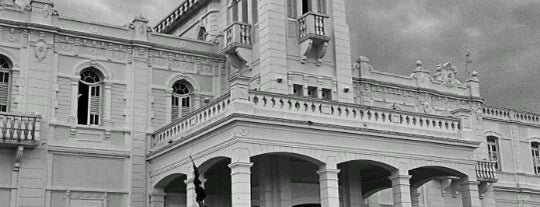 Palácio dos Ferroviários is one of Orte, die Alexandre Arthur gefallen.