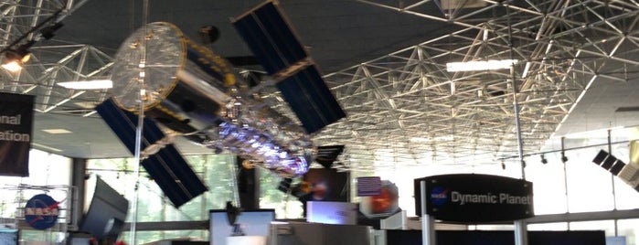 NASA Goddard Visitor Center is one of Locais curtidos por Magda.