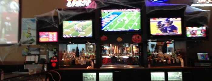 Stadia Sports Grill is one of Posti che sono piaciuti a Thomas.