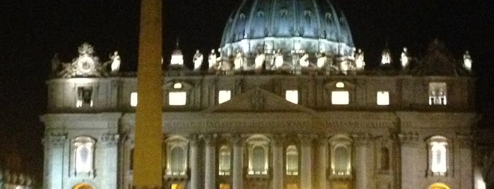 Piazza San Pietro is one of Luci di Roma.