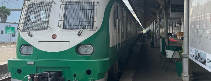 Estação de Caminhos-de-ferro de Moçambique (CFM) is one of Maputo, Moçambique.