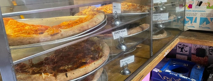 Screamer's Pizzeria is one of xanventures : new york city.