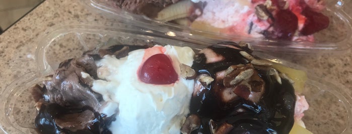 Graeter's Ice Cream Carmel is one of Michael Xさんのお気に入りスポット.