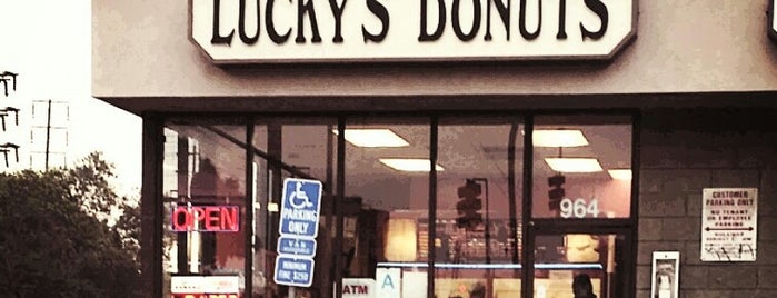 Lucky's Donuts is one of สถานที่ที่บันทึกไว้ของ Evelyn.