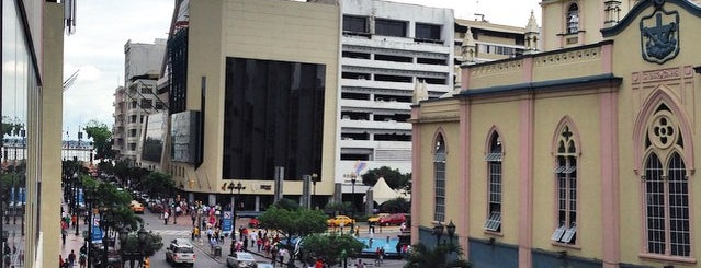 Av. 9 de octubre is one of Guayaquil's photographic tourism spots.