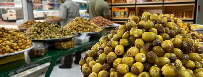 Mina Dates Market is one of สถานที่ที่ Lisa ถูกใจ.