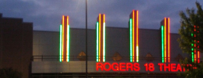 Rogers 18 Theater is one of สถานที่ที่ Jeremy ถูกใจ.