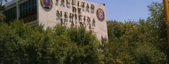 Facultad de Medicina (UANL) is one of สถานที่ที่ Violeta ถูกใจ.