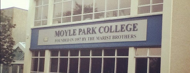 Moyle Park School is one of Tempat yang Disukai Peter.