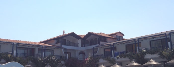 Athena Pallas Village is one of Lugares favoritos de Tatiana.