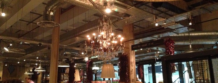 Bill's Restaurant is one of Locais curtidos por Jose.