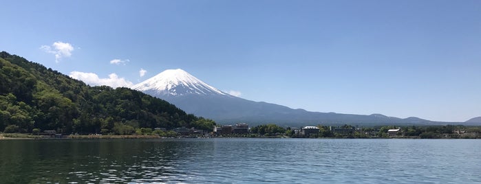 Lake Kawaguchi-ko is one of Lugares favoritos de Jonathan.