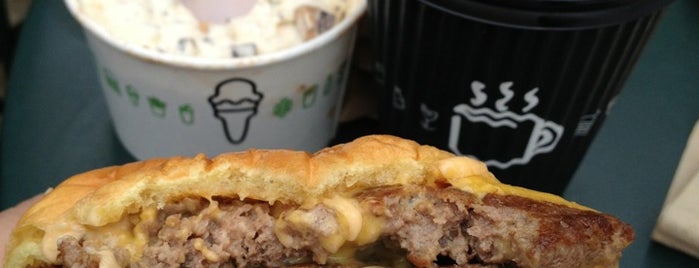 Shake Shack is one of Lugares favoritos de @d_d_dunn.