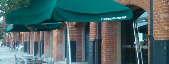 Starbucks is one of Tempat yang Disukai Leila.