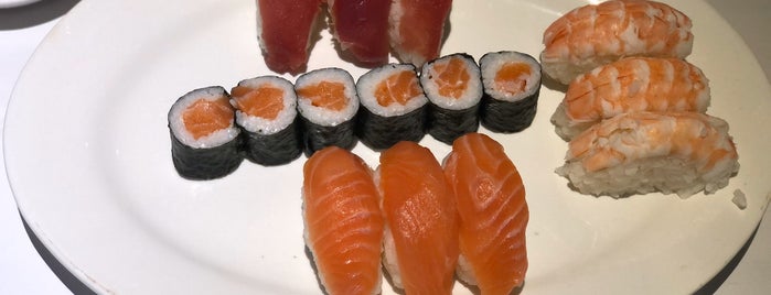 Active Sushi is one of สถานที่ที่ Jim ถูกใจ.