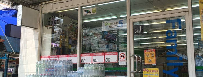 FamilyMart #2980 is one of 7-Eleven.